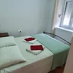 Angelina's House Глосса